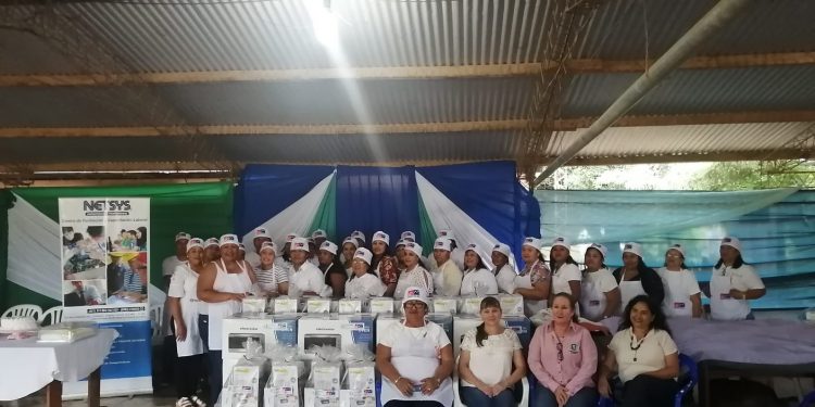 Más de 30 mujeres se certificaron en curso de cocina y repostería