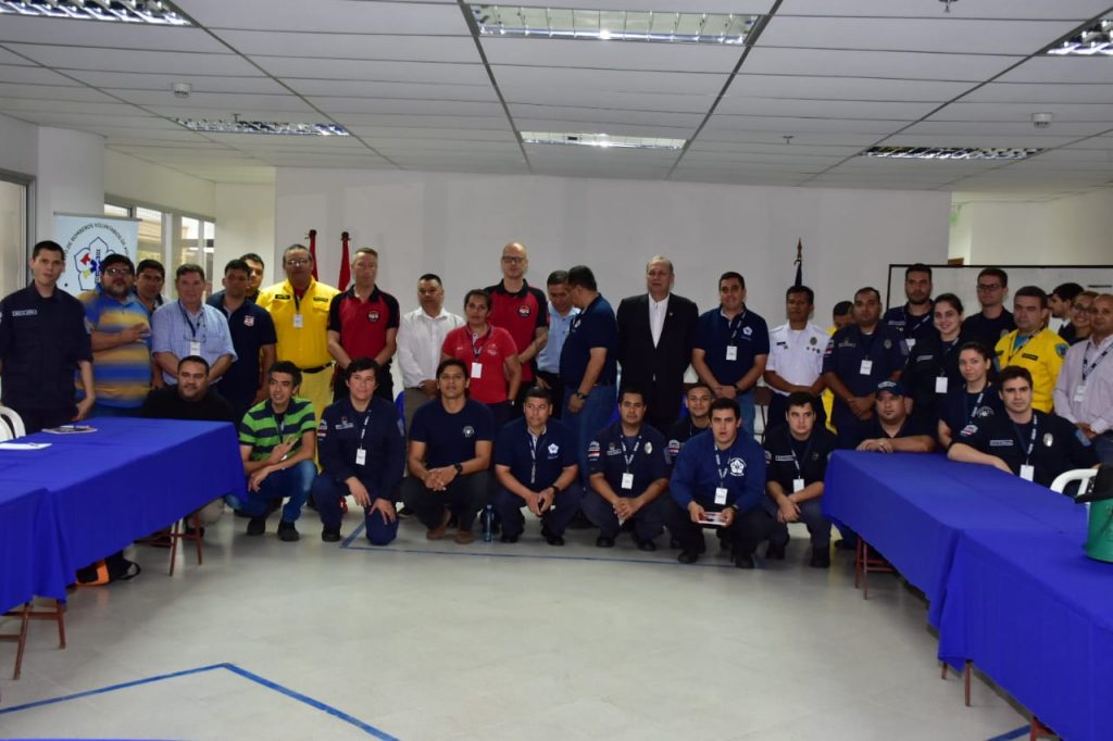 Bomberos de Asunción se capacitan en combate de incendios en edificios