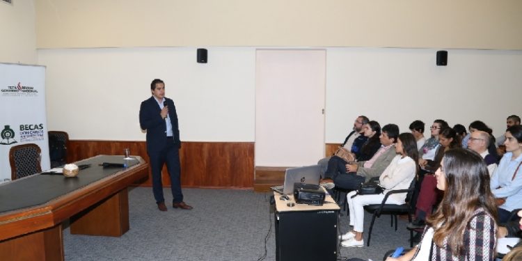 Prevén otorgar unas 450 becas de postgrado para el exterior en el 2020 Prevén otorgar unas 450 becas de postgrado para el exterior en el 2020