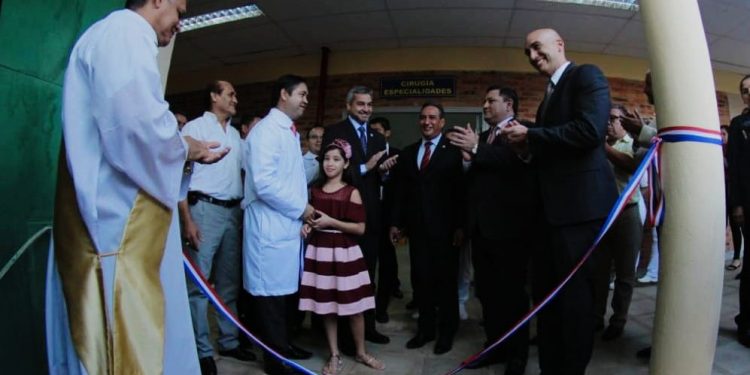 Abdo inaugura nuevo pabellón quirúrgico en Luque