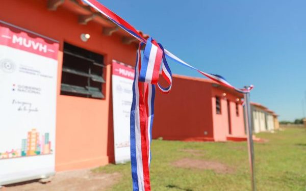 Pobladores de Itapé acceden a viviendas, agua potable y aportes sociales