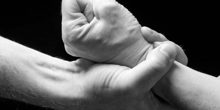 ¿Cómo proteger a mi familia de la agresión?