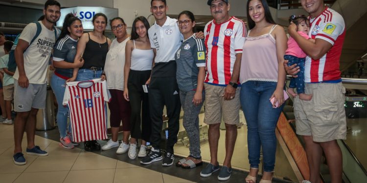 La Albirroja viajó a Colombia con las maletas cargadas de sueños olímpicos La Albirroja viajó a Colombia con las maletas cargadas de sueños olímpicos