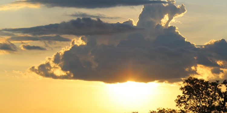 Se espera día caluroso y con precipitaciones