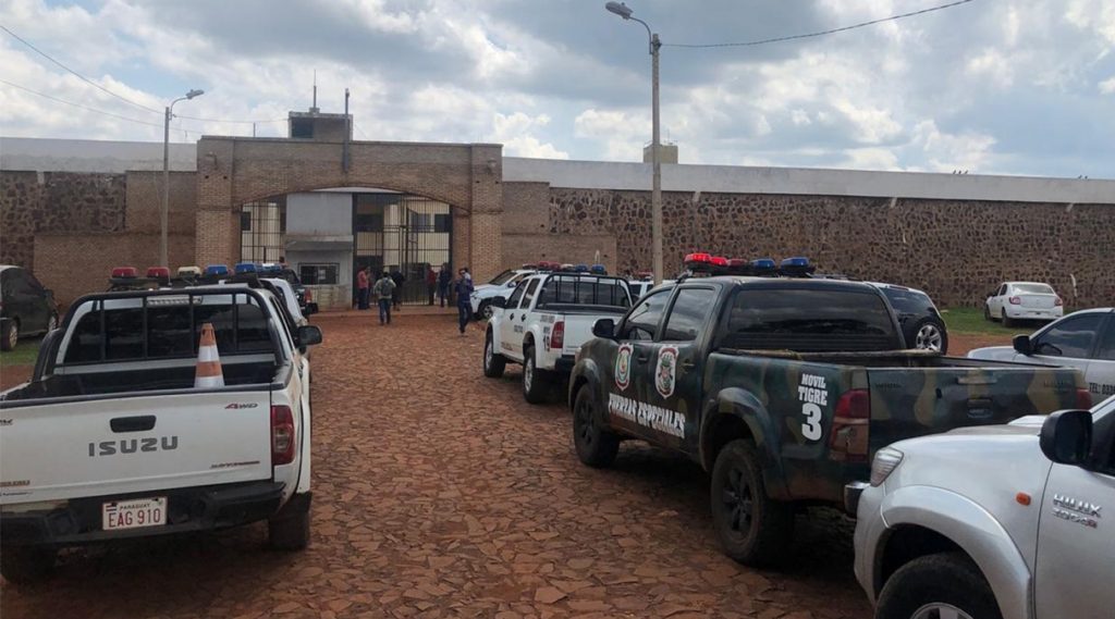 Presidente pide rodear cárceles tras fuga de reos Presidente pide rodear cárceles tras fuga de reos