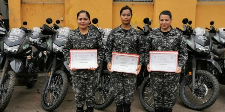 Entrenadoras y agentes del Grupo Lince recibieron reconocimiento