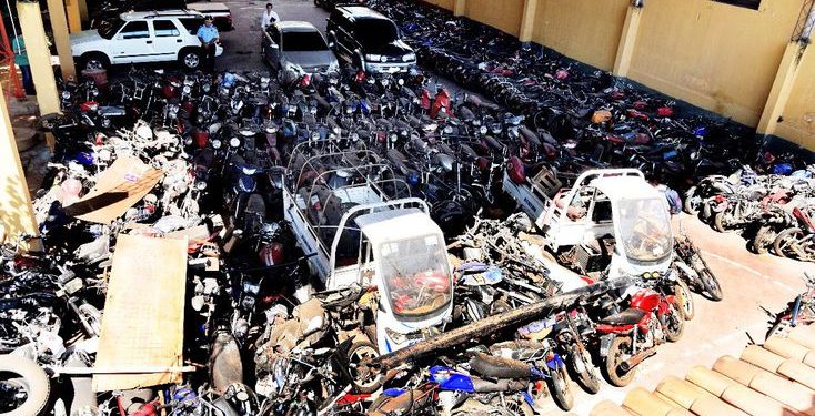 Policía destruirá vehículos abandonados en comisarías