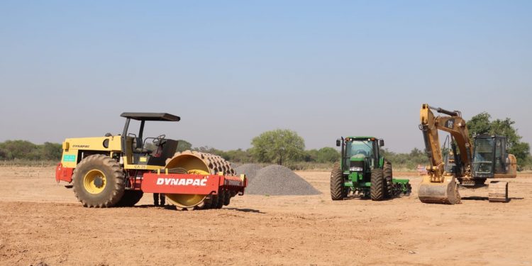 MOPC arranca el año con máquinas en pista de las principales obras del país MOPC arranca el año con máquinas en pista de las principales obras del país