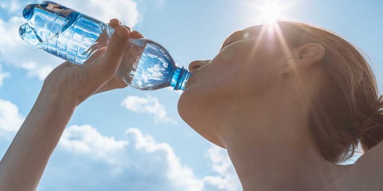 No espere a tener sed para beber agua