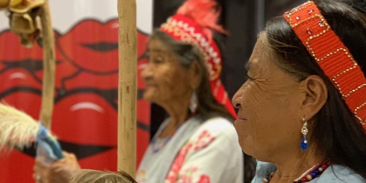 Madres indígenas reciben atención de Ciudad Mujer Móvil