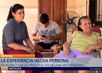 A SUS 102 AÑOS DE VIDA FESTEJÓ EL DÍA DE LA MUJER PARAGUAYA