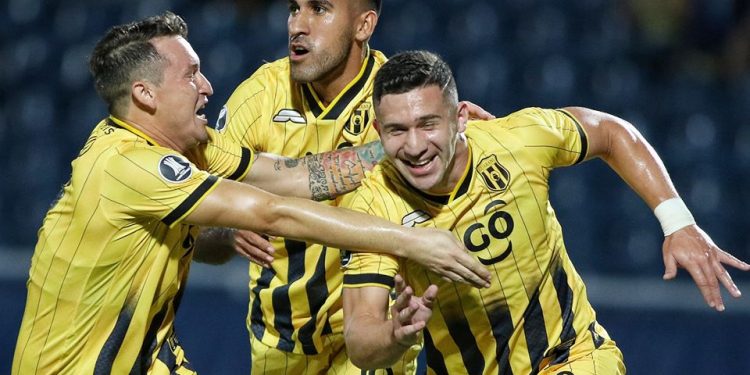 Guaraní agarró el timón de la serie ante Corinthians