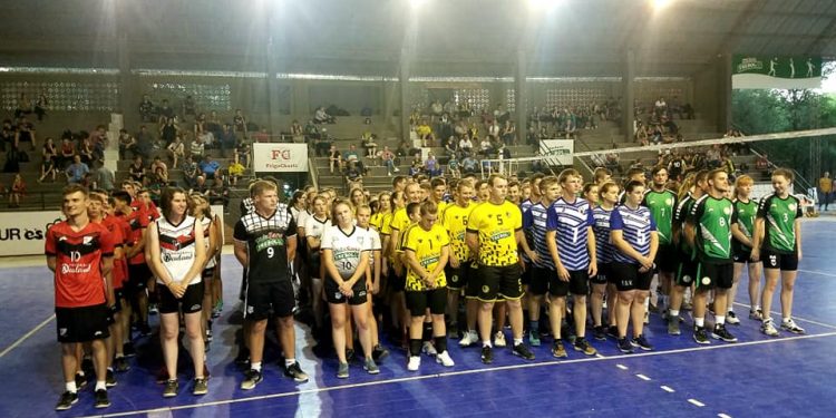 Se abrió el telón del vóley en la localidad de Paratodo