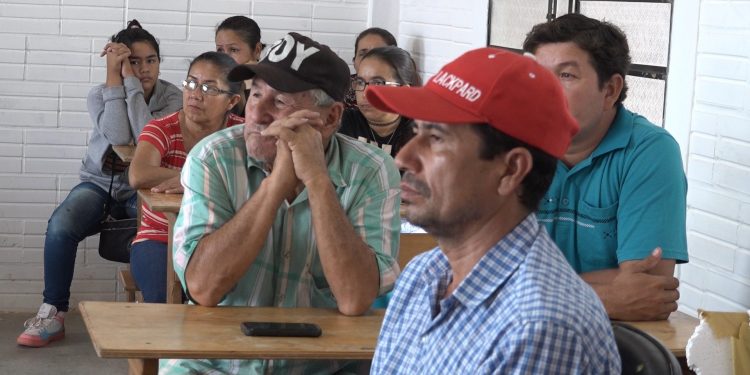 A dos semanas del inicio de clases: Padres reclaman falta de docentes y rubros A dos semanas del inicio de clases: Padres reclaman falta de docentes y rubros