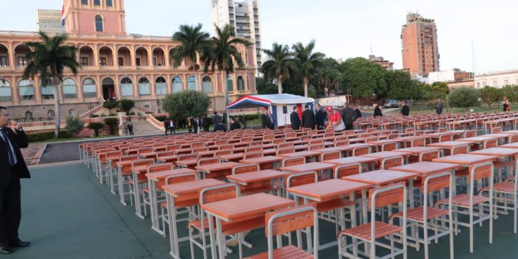 5000 muebles son donados a escuelas del país