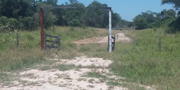 Denuncian ante la comisaría que maquinarias de la Gobernación realizaban trabajo en terreno particular