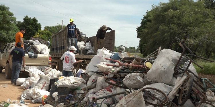 Unas treinta toneladas de basura y chatarra fueron recogidas en Yalve Sanga