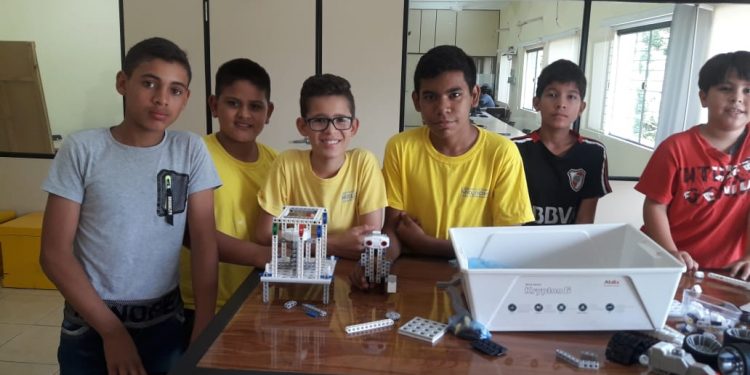 Niños y adolescentes del Chaco accedieron a cursos de alfabetización digital y robótica
