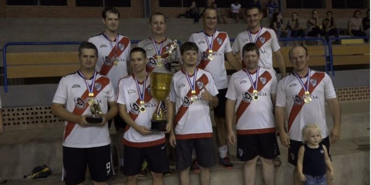 River Plate arrasó en el cuadrangular y conquistó la División B River Plate arrasó en el cuadrangular y conquistó la División B