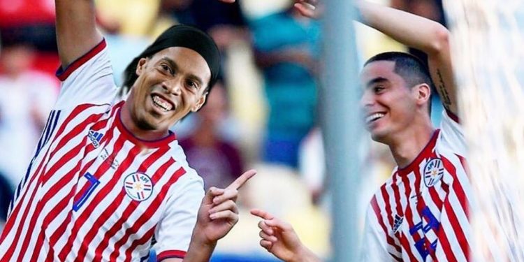 En medio del suspenso aparecieron los infaltables memes de Ronaldinho Gaúcho En medio del suspenso aparecieron los infaltables memes de Ronaldinho Gaúcho