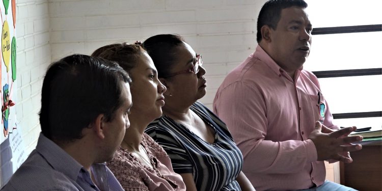 Tras reunión con padres autoridades dieron solución parcial sobre rubros de docentes Tras reunión con padres autoridades dieron solución parcial sobre rubros de docentes