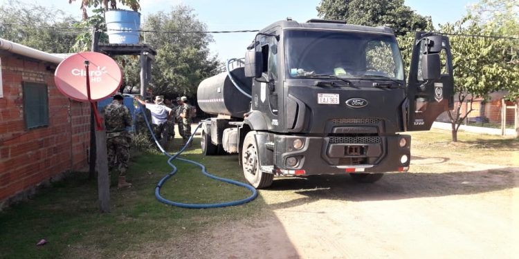 Sequía golpea en Alto Paraguay y militares colaboran en la distribución de agua Sequía golpea en Alto Paraguay y militares colaboran en la distribución de agua