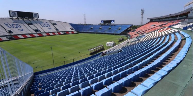 La APF optó por partidos a puertas cerradas mientras que UFI paralizó todos sus torneos