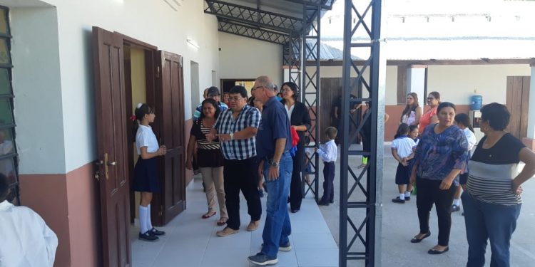 Comunidad educativa de Puerto La Esperanza se beneficia de mejoras edilicias