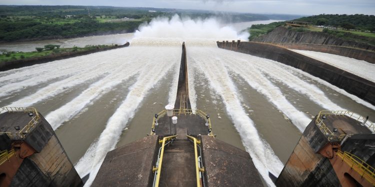 Itaipú transfirió US$ 214,8 millones al Estado en lo que va del año
