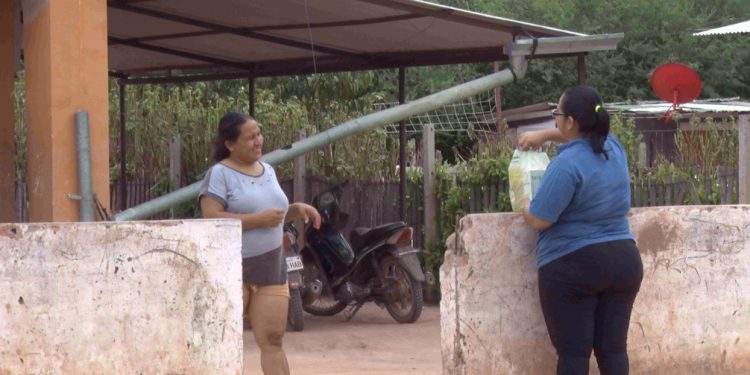 Entregan kits de víveres a familias vulnerables del distrito de Loma Plata Entregan kits de víveres a familias vulnerables del distrito de Loma Plata