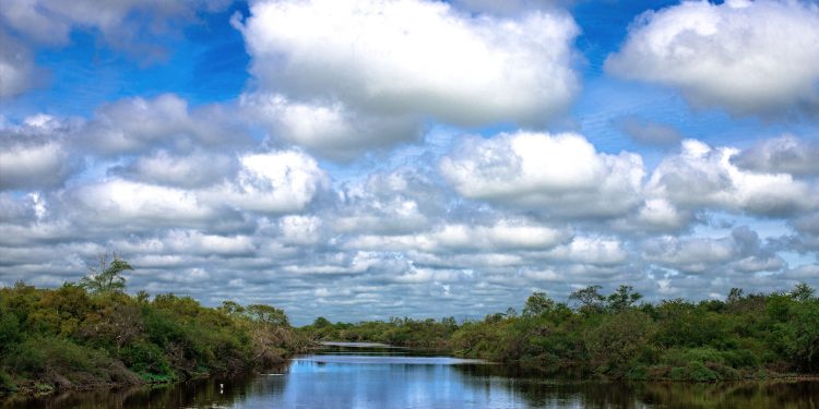 Mitad de semana muy calurosa con probables chaparrones