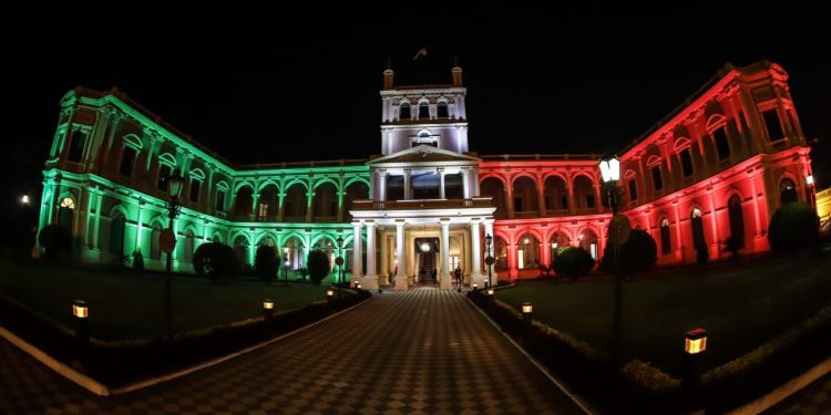 Palacio de López brilló con colores de la bandera italiana Palacio de López brilló con colores de la bandera italiana