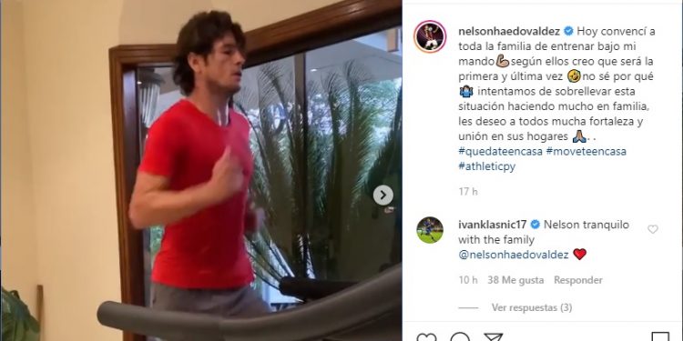 Nelson Haedo Valdez aprovecha la cuarentena para descuerearse en casa con toda la familia