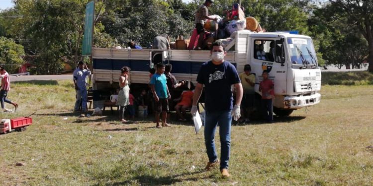 INDI trasladó voluntariamente a indígenas apostados cerca del cruce de Coronel Oviedo