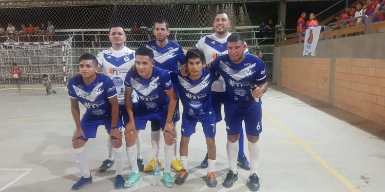 La V Azulada tumbó a uno de los favoritos y La Tuerca FC sorprendió a un anfitrión