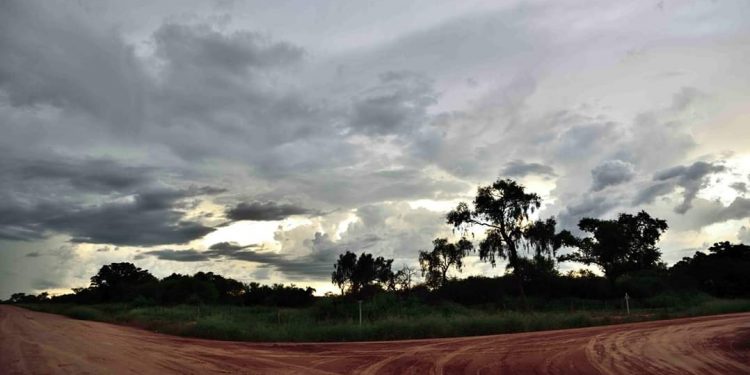Hoy se espera un frente frío con precipitaciones y ocasionales tormentas eléctricas