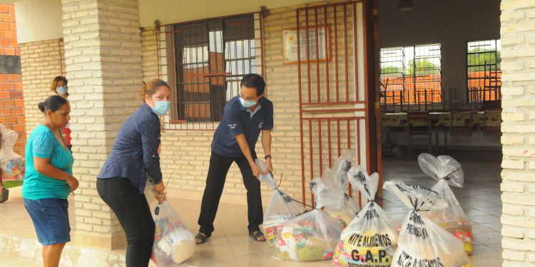 Kits de alimentos son entregados para los alumnos en sus respectivas escuelas