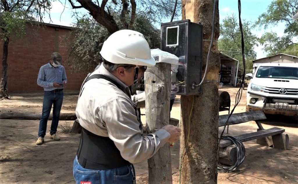 Chaco: Conexión eléctrica llega por primera vez para la zona de Teniente Martínez Chaco: Conexión eléctrica llega por primera vez para la zona de Teniente Martínez