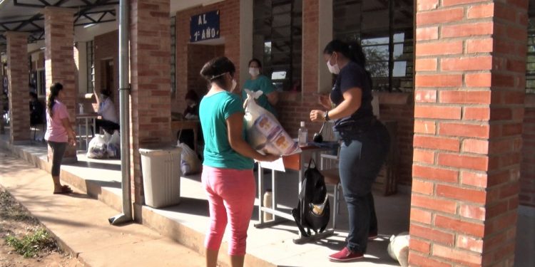 Municipalidad de Filadelfia entrega kits correspondientes a almuerzo escolar Municipalidad de Filadelfia entrega kits correspondientes a almuerzo escolar