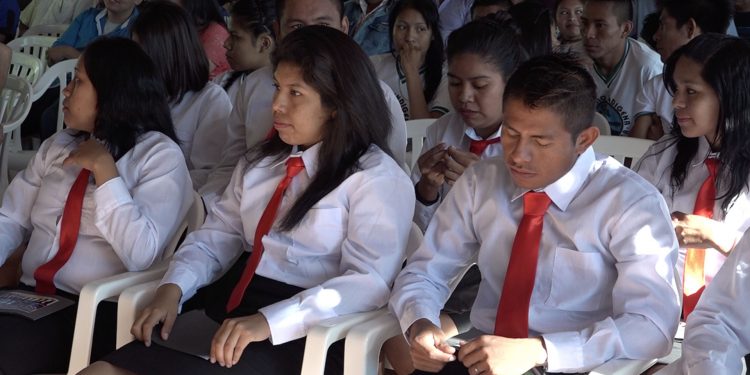 Escuelas de comunidades indígenas recibirán notebooks con conectividad Escuelas de comunidades indígenas recibirán notebooks con conectividad