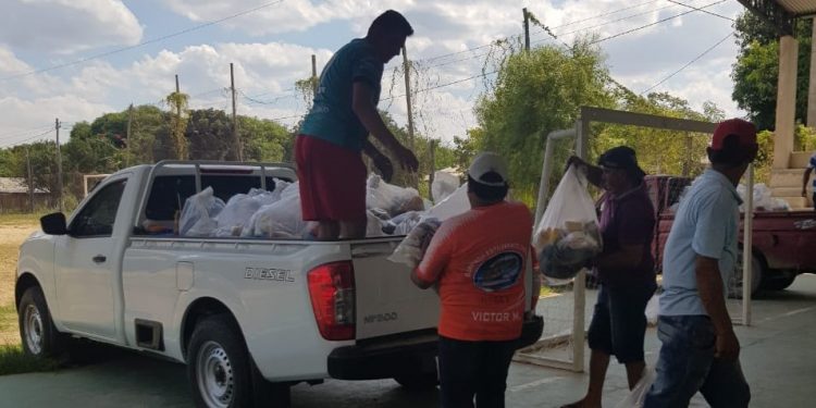 Pobladores de Carmelo Peralta es el segundo distrito en recibir kits de alimentos