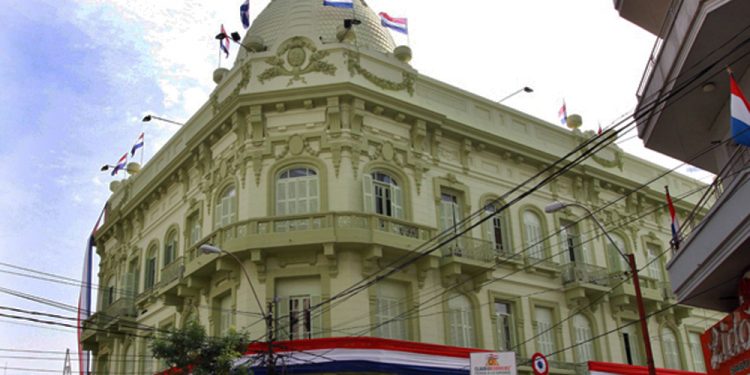 Instituciones públicas deben tener presencia mínima de funcionarios y uso obligatorio de tapabocas