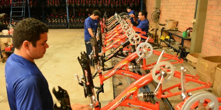 Proponen mantener salario mínimo vigente por la emergencia sanitaria de COVID-19