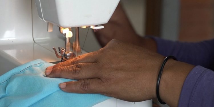 Autogestión: Mujeres indígenas del Chaco elaboran tapabocas para su propia comunidad Autogestión: Mujeres indígenas del Chaco elaboran tapabocas para su propia comunidad