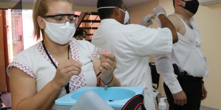 Más de 426.000 dosis contra la influenza ya fueron aplicadas en todo el país incluyendo el Chaco Más de 426.000 dosis contra la influenza ya fueron aplicadas en todo el país incluyendo el Chaco