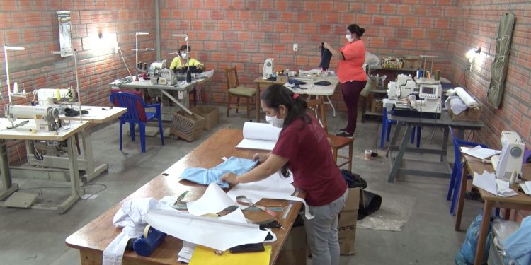 Campo Aceval: Alrededor de 600 tapabocas fueron confeccionados por mujeres emprendedoras