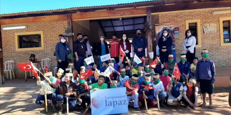 Niños indígenas asistidos por el Estado recibieron donaciones de Turquía