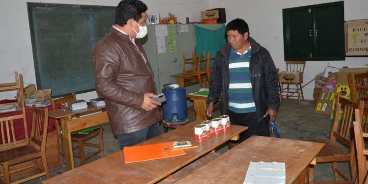 Verifican denuncias de mal estado de carne entregada en kits de víveres para alumnos