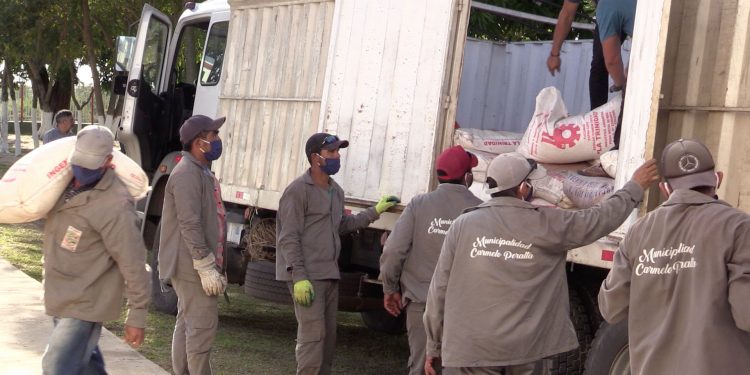 Pobladores de Carmelo Peralta recibieron 10.200 kilos de víveres 