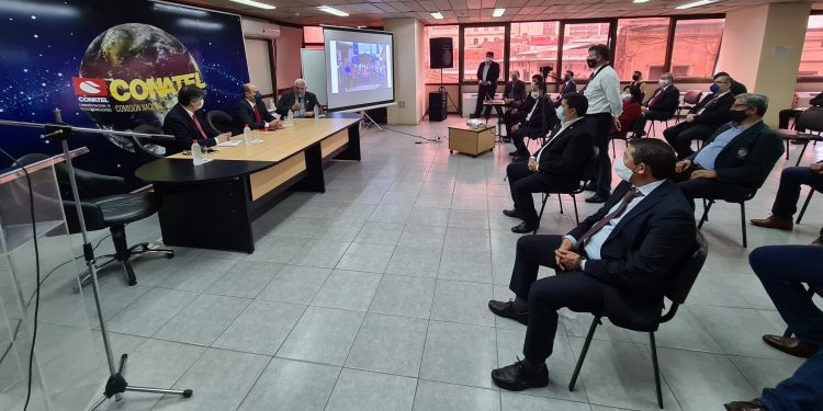 Gobernación de Boquerón recibió telecentro con internet para trámites y capacitación